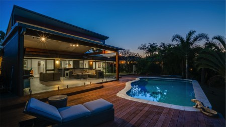 95 T E Peters Drive, Broadbeach Waters, QLD 4218
